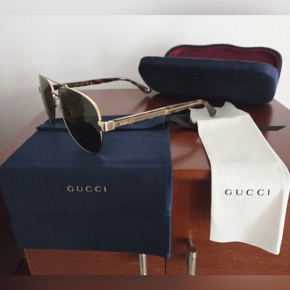(SOLD) Gucci Unisex Aviator sunglasses GG0528S 63 GLD SHN GRN 889652236513 - Picture 10 of 11